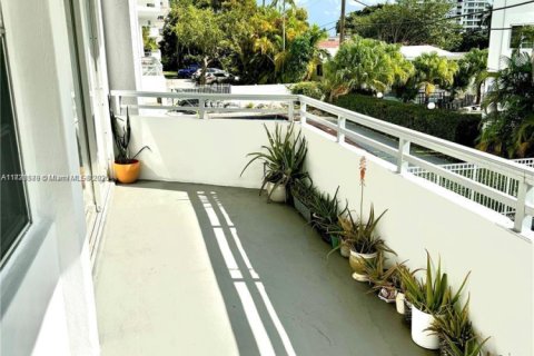 Condominio en venta en Bay Harbor Islands, Florida, 2 dormitorios, 123.56 m2 № 1826106 - foto 15