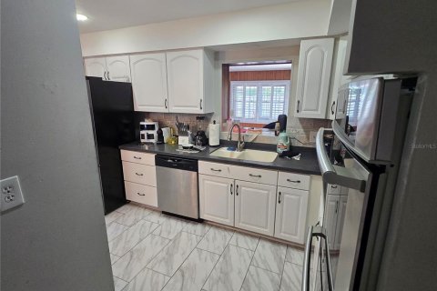 Villa ou maison à vendre à Tampa, Floride: 4 chambres, 220.64 m2 № 2398312 - photo 4