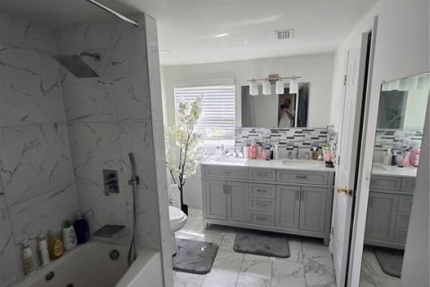 Villa ou maison à vendre à Tampa, Floride: 4 chambres, 220.64 m2 № 2398312 - photo 15