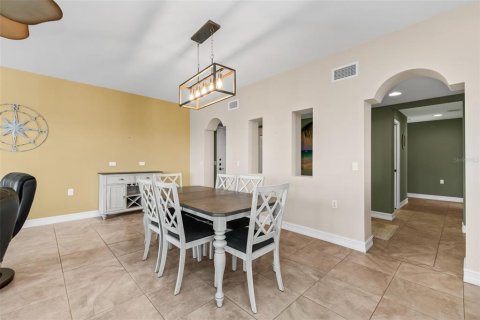 Copropriété à vendre à Punta Gorda, Floride: 2 chambres, 168.15 m2 № 2289524 - photo 9