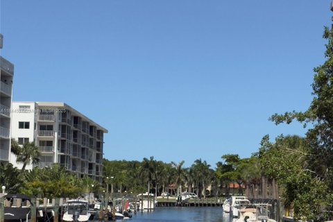 Condo in Miami, Florida, 1 bedroom  № 1840705 - photo 17