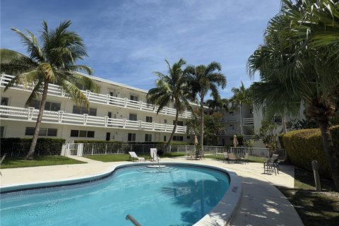 Condo in Miami, Florida, 1 bedroom  № 1840705 - photo 16