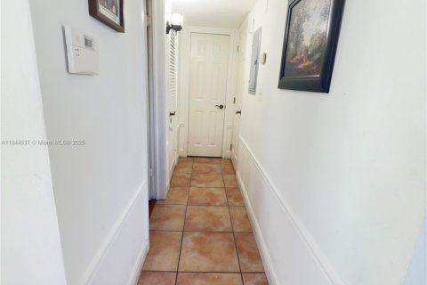 Condo in Miami, Florida, 1 bedroom  № 1840705 - photo 9