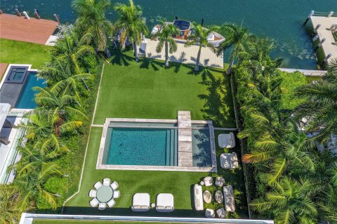 Снять в аренду виллу или дом в Майами-Бич, Флорида 5 спален, 483.09м2, № 1985931 - фото 4