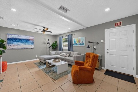 House in Largo, Florida 2 bedrooms, 94.39 sq.m. № 2267531 - photo 4