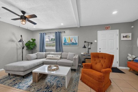 House in Largo, Florida 2 bedrooms, 94.39 sq.m. № 2267531 - photo 5