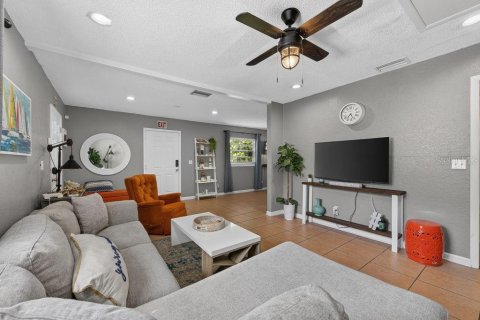 House in Largo, Florida 2 bedrooms, 94.39 sq.m. № 2267531 - photo 8