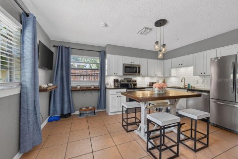 House in Largo, Florida 2 bedrooms, 94.39 sq.m. № 2267531 - photo 9