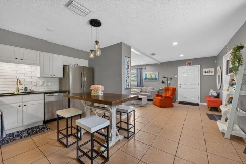 House in Largo, Florida 2 bedrooms, 94.39 sq.m. № 2267531 - photo 12