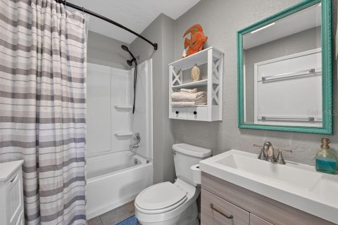 House in Largo, Florida 2 bedrooms, 94.39 sq.m. № 2267531 - photo 23