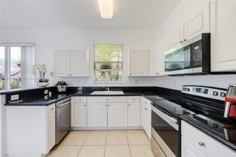 Touwnhouse à vendre à Miami, Floride: 3 chambres, 163.32 m2 № 1766963 - photo 15