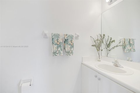 Touwnhouse à vendre à Miami, Floride: 3 chambres, 163.32 m2 № 1766963 - photo 12