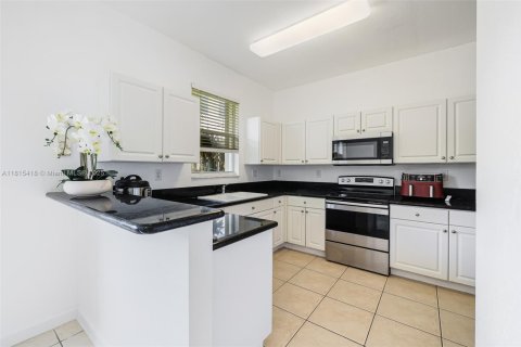 Touwnhouse à vendre à Miami, Floride: 3 chambres, 163.32 m2 № 1766963 - photo 13