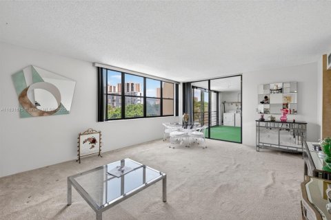 Copropriété à vendre à Aventura, Floride: 3 chambres, 128.21 m2 № 1809497 - photo 15