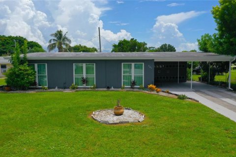 House in Port Charlotte, Florida 3 bedrooms, 131.83 sq.m. № 2342213