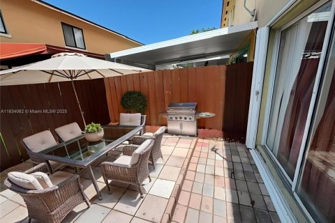 Condo in Miami, Florida, 2 bedrooms  № 1813914 - photo 23