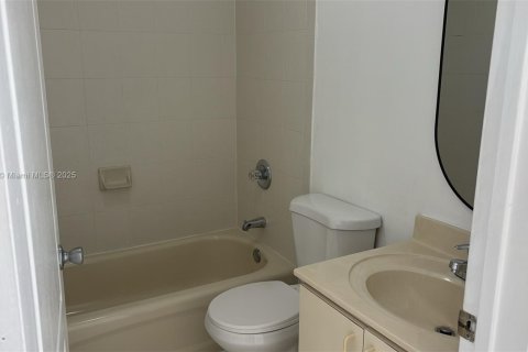 Condo in Miami, Florida, 2 bedrooms  № 1813914 - photo 22