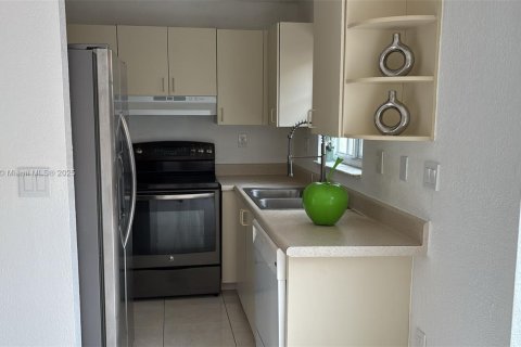 Condo in Miami, Florida, 2 bedrooms  № 1813914 - photo 15