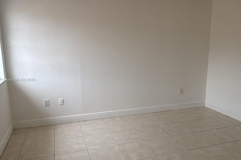 Condo in Miami, Florida, 2 bedrooms  № 1813914 - photo 11