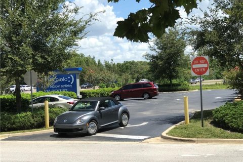 Propiedad comercial en alquiler en New Port Richey, Florida, 935.25 m2 № 212944 - foto 9