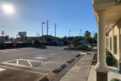 Propiedad comercial en alquiler en New Port Richey, Florida, 935.25 m2 № 212944 - foto 4