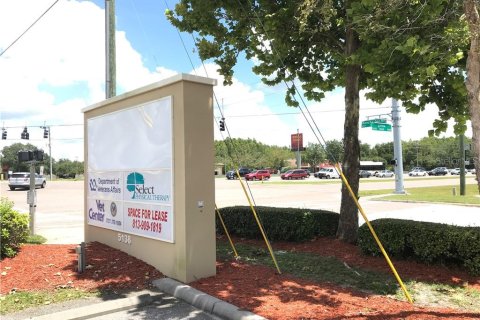 Propiedad comercial en alquiler en New Port Richey, Florida, 935.25 m2 № 212944 - foto 8