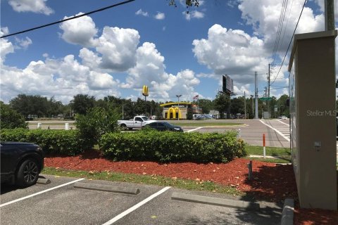 Propiedad comercial en alquiler en New Port Richey, Florida, 935.25 m2 № 212944 - foto 7