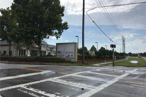 Propiedad comercial en alquiler en New Port Richey, Florida, 935.25 m2 № 212944 - foto 13