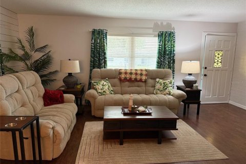 House in Inverness, Florida 3 bedrooms, 143.16 sq.m. № 1552396 - photo 2