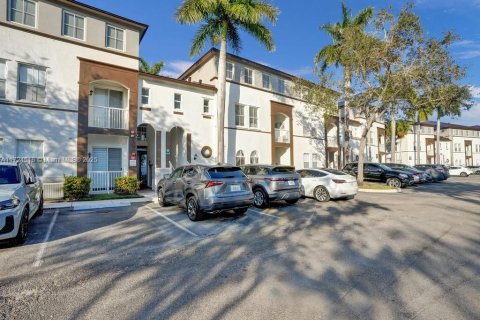Condo in Miramar, Florida, 3 bedrooms  № 1475434 - photo 1