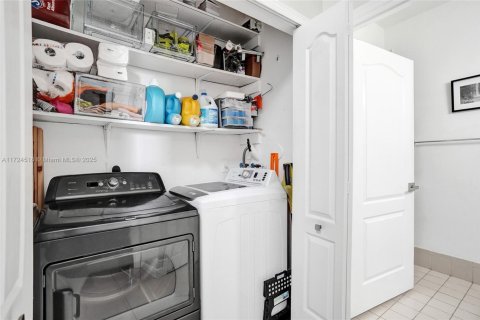 Condo in Miramar, Florida, 3 bedrooms  № 1475434 - photo 15