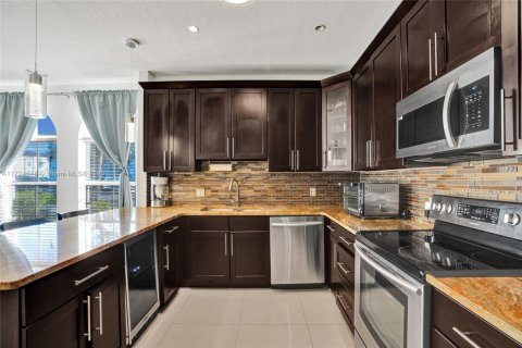 Condo in Miramar, Florida, 3 bedrooms  № 1475434 - photo 2