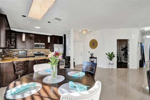 Condo in Miramar, Florida, 3 bedrooms  № 1475434 - photo 6