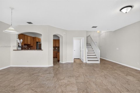 Townhouse in Greenacres, Florida 3 bedrooms, 162.39 sq.m. № 2346011 - photo 15