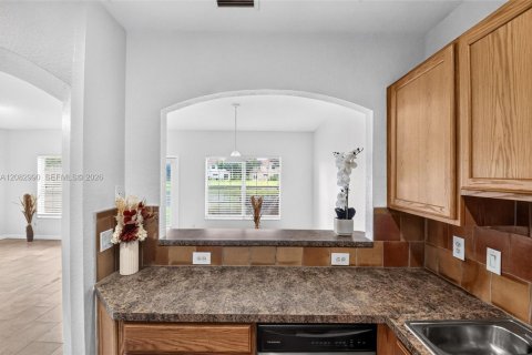 Townhouse in Greenacres, Florida 3 bedrooms, 162.39 sq.m. № 2346011 - photo 23