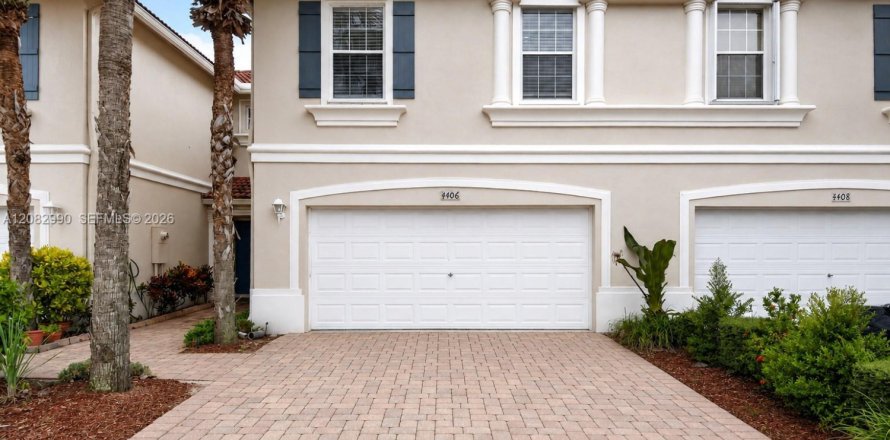 Townhouse in Greenacres, Florida 3 bedrooms, 162.39 sq.m. № 2346011