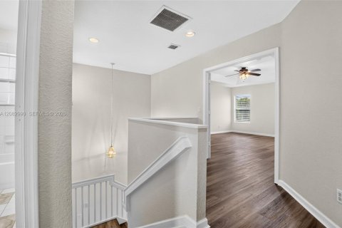 Townhouse in Greenacres, Florida 3 bedrooms, 162.39 sq.m. № 2346011 - photo 28