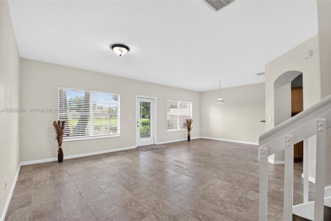 Townhouse in Greenacres, Florida 3 bedrooms, 162.39 sq.m. № 2346011 - photo 11