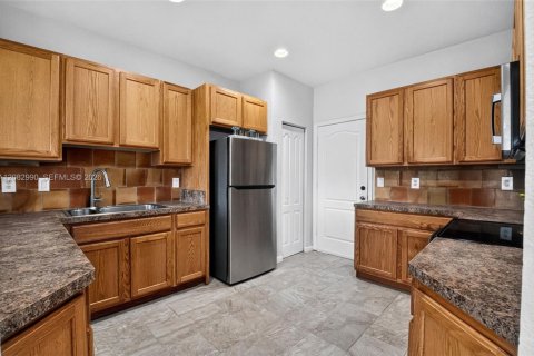 Townhouse in Greenacres, Florida 3 bedrooms, 162.39 sq.m. № 2346011 - photo 21