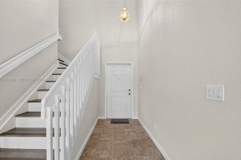 Townhouse in Greenacres, Florida 3 bedrooms, 162.39 sq.m. № 2346011 - photo 9
