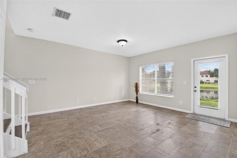 Townhouse in Greenacres, Florida 3 bedrooms, 162.39 sq.m. № 2346011 - photo 13