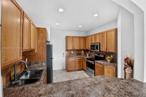 Townhouse in Greenacres, Florida 3 bedrooms, 162.39 sq.m. № 2346011 - photo 19