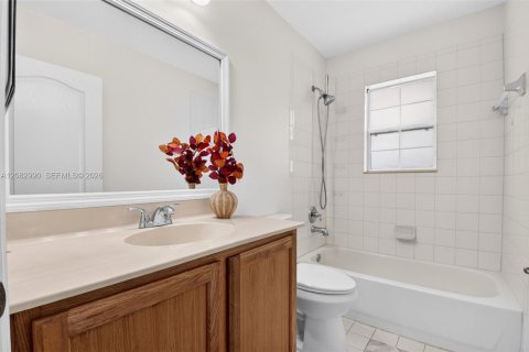 Townhouse in Greenacres, Florida 3 bedrooms, 162.39 sq.m. № 2346011 - photo 3