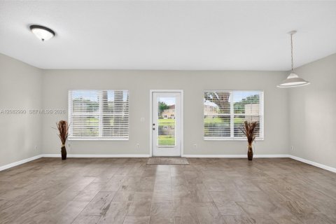 Townhouse in Greenacres, Florida 3 bedrooms, 162.39 sq.m. № 2346011 - photo 14