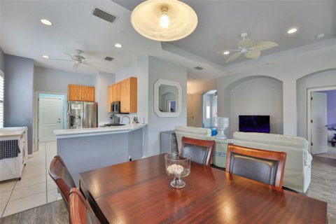 House in Sun City Center, Florida 2 bedrooms, 131.18 sq.m. № 2107874 - photo 4