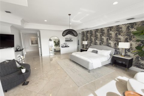 Купить виллу или дом в Лайтхаус-Пойнт, Флорида 5 спален, 503.07м2, № 1986291 - фото 13