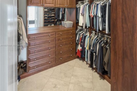 Купить виллу или дом в Лайтхаус-Пойнт, Флорида 5 спален, 503.07м2, № 1986291 - фото 17