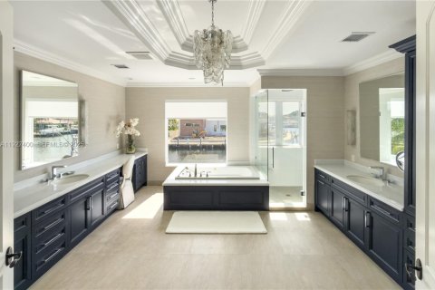 Купить виллу или дом в Лайтхаус-Пойнт, Флорида 5 спален, 503.07м2, № 1986291 - фото 15