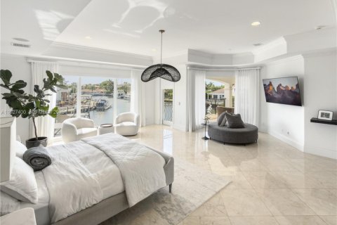 Купить виллу или дом в Лайтхаус-Пойнт, Флорида 5 спален, 503.07м2, № 1986291 - фото 14