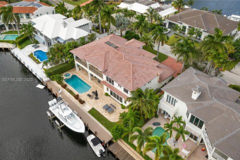 Купить виллу или дом в Лайтхаус-Пойнт, Флорида 5 спален, 503.07м2, № 1986291 - фото 2